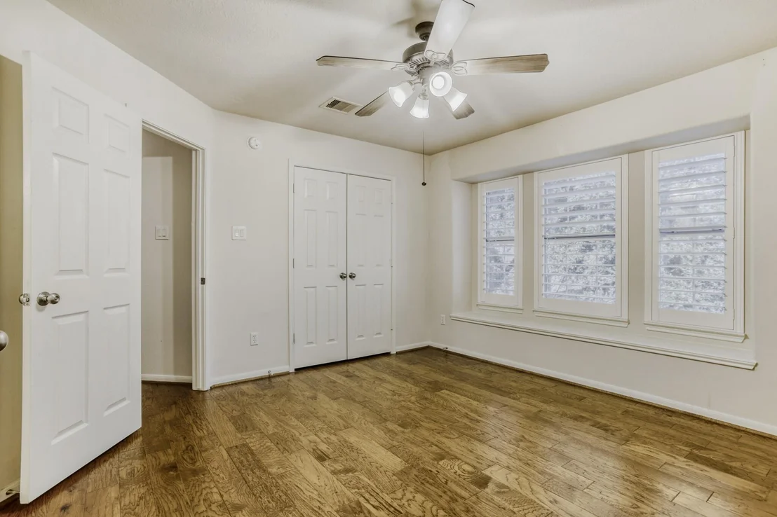 Photo of 19303 Valiant Woods Drive