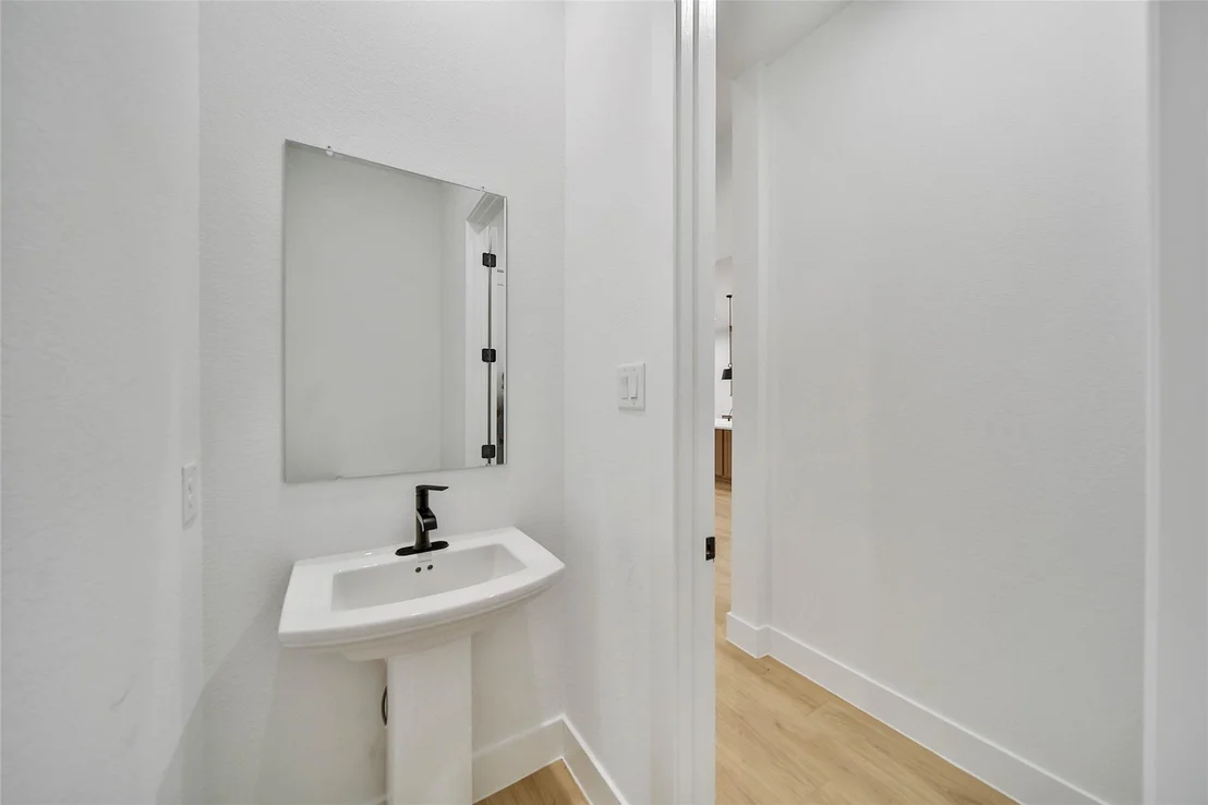 Photo of 352 Louvenia Court