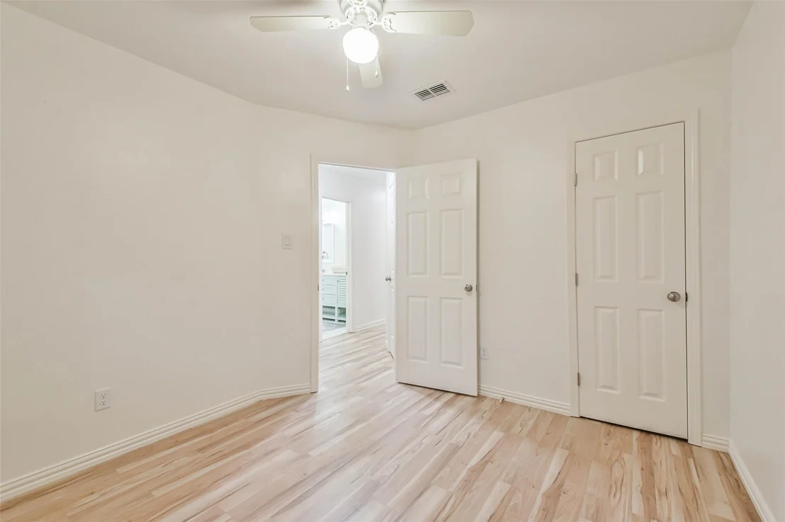 Photo of 105 E Wavy Oak Circle