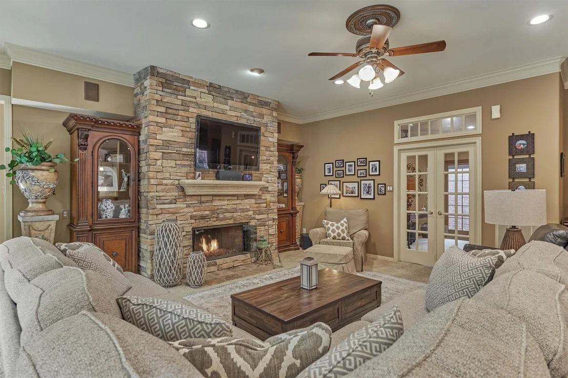 Photo of 111 S Castlegreen Circle