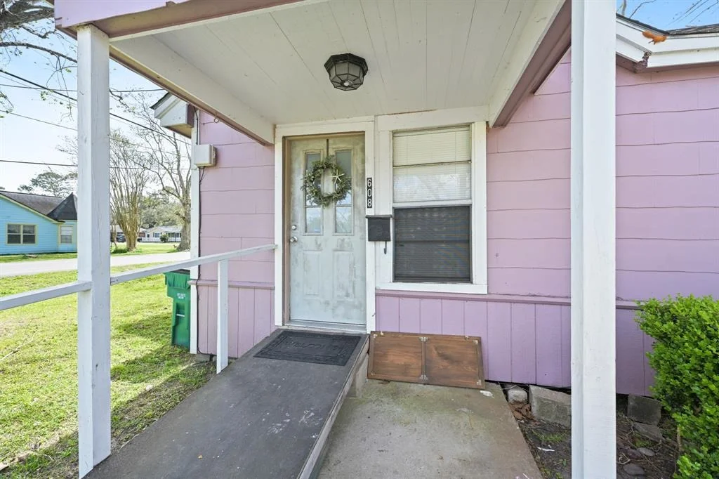 Photo of 608 E 4th Street