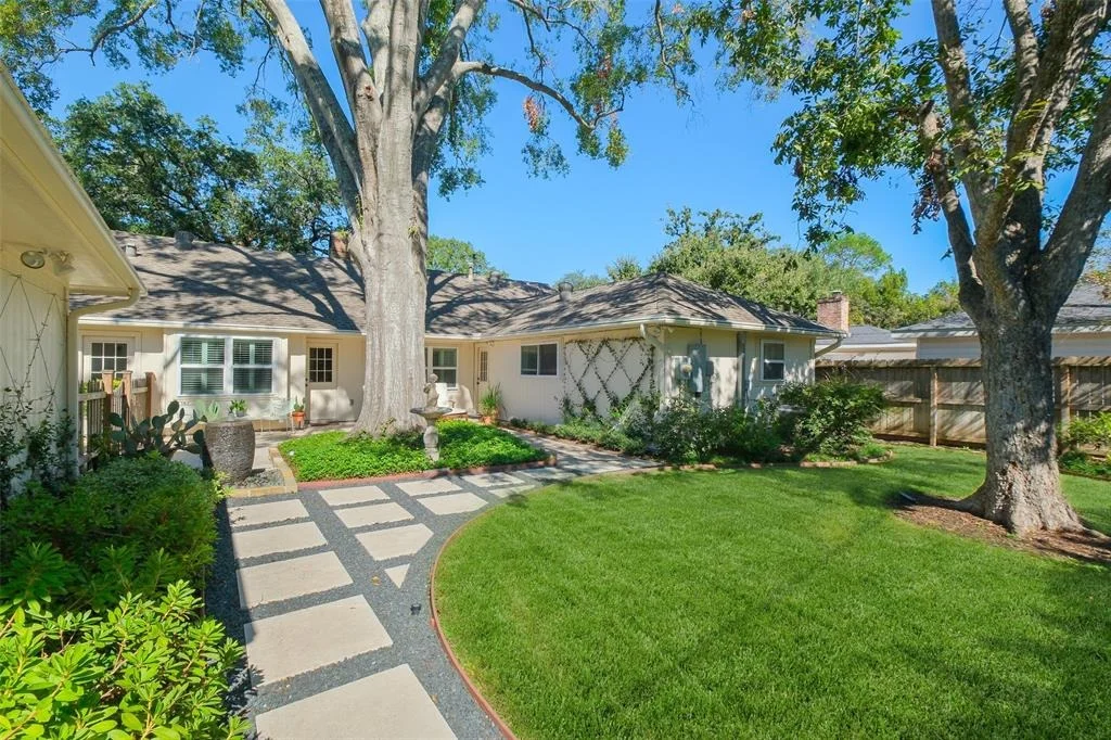 Photo of 10047 Olympia Drive