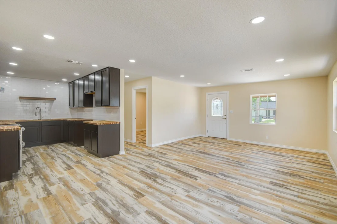 Photo of 826 W 12th Street