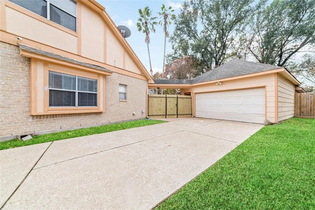 Photo of 6231 Oak Pass Drive