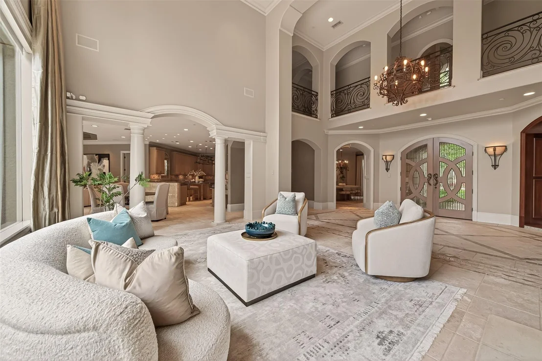 Photo of 835 Echo Lane