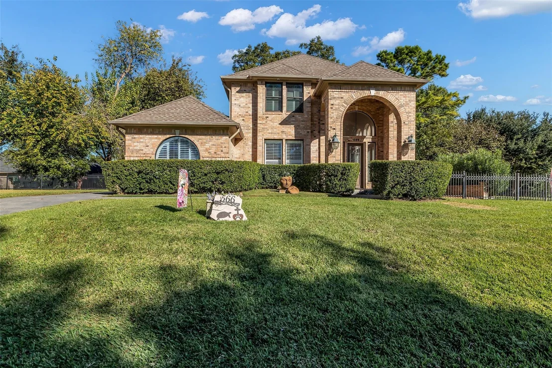 Photo of 566 Edgewood Drive