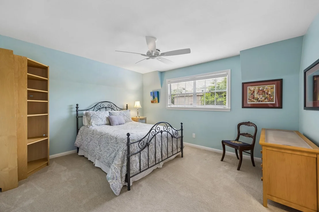 Photo of 922 Old Lake Road