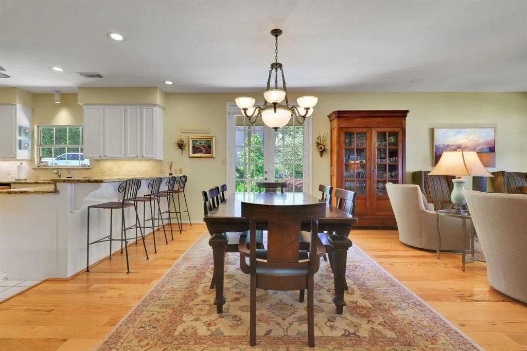Photo of 251 Lake Oaks Boulevard