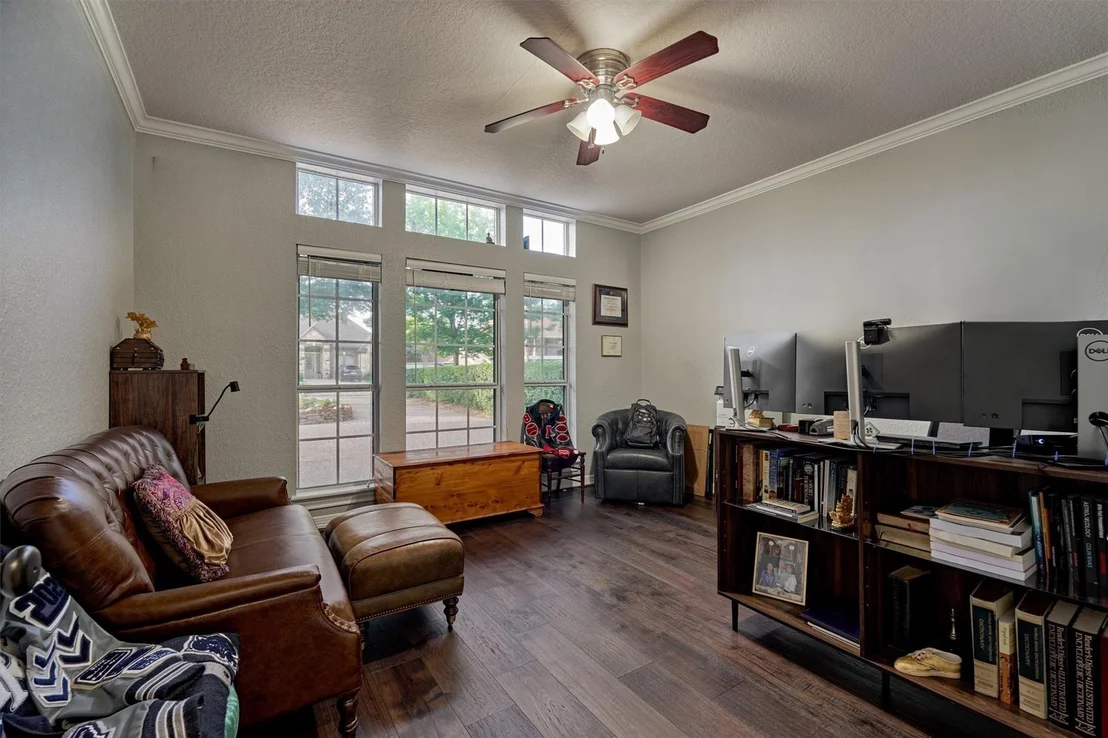 Photo of 609 Edgewood Drive