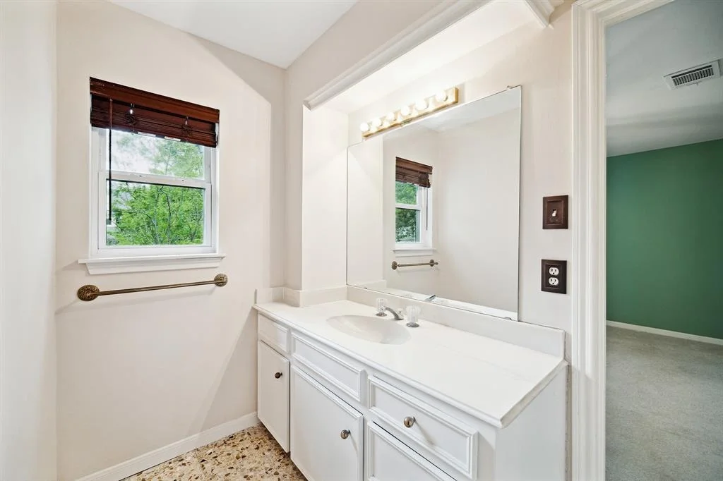 Photo of 10811 Cranbrook Road