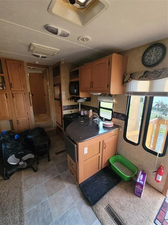 Photo of 1214 Van Sant