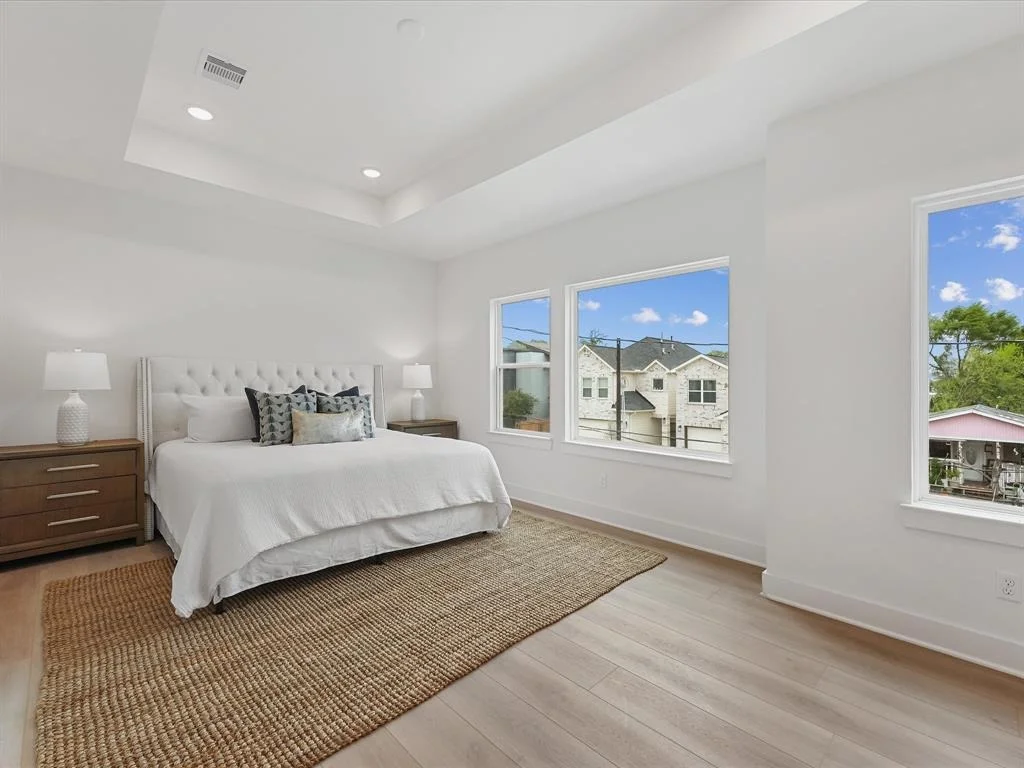 Photo of 5016 Golden Forest Drive