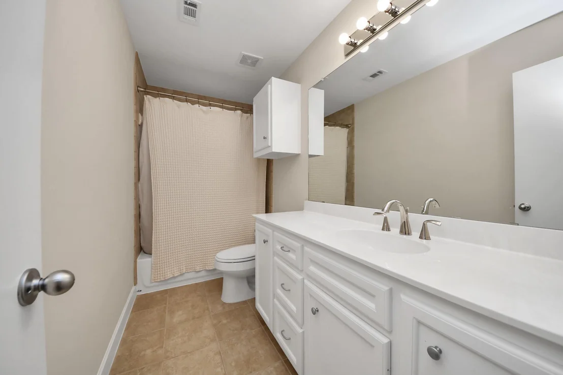 Photo of Unit 52 at 5951 South Loop E