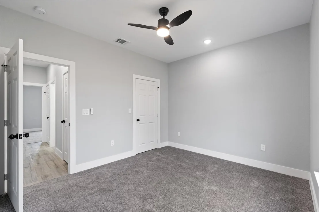 Photo of 7 Meadowview Dr