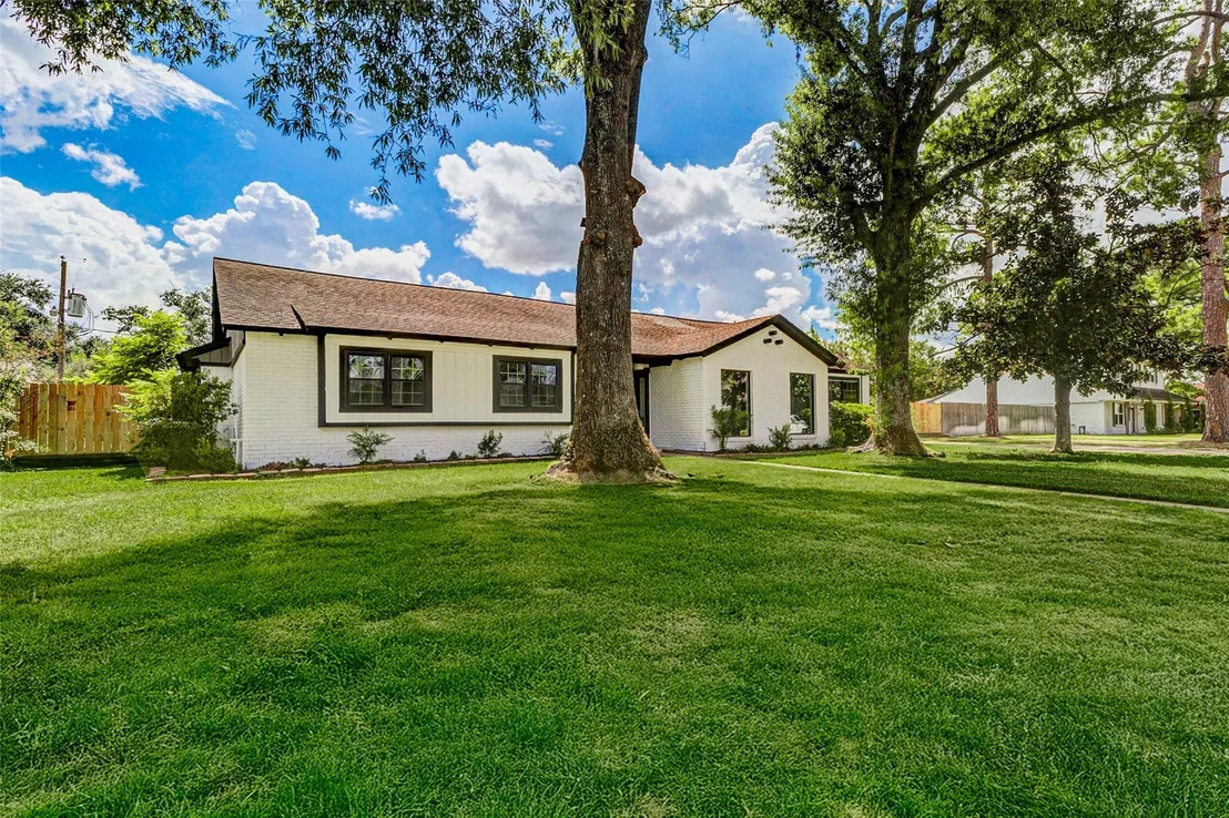 Photo of 9923 Emnora Lane