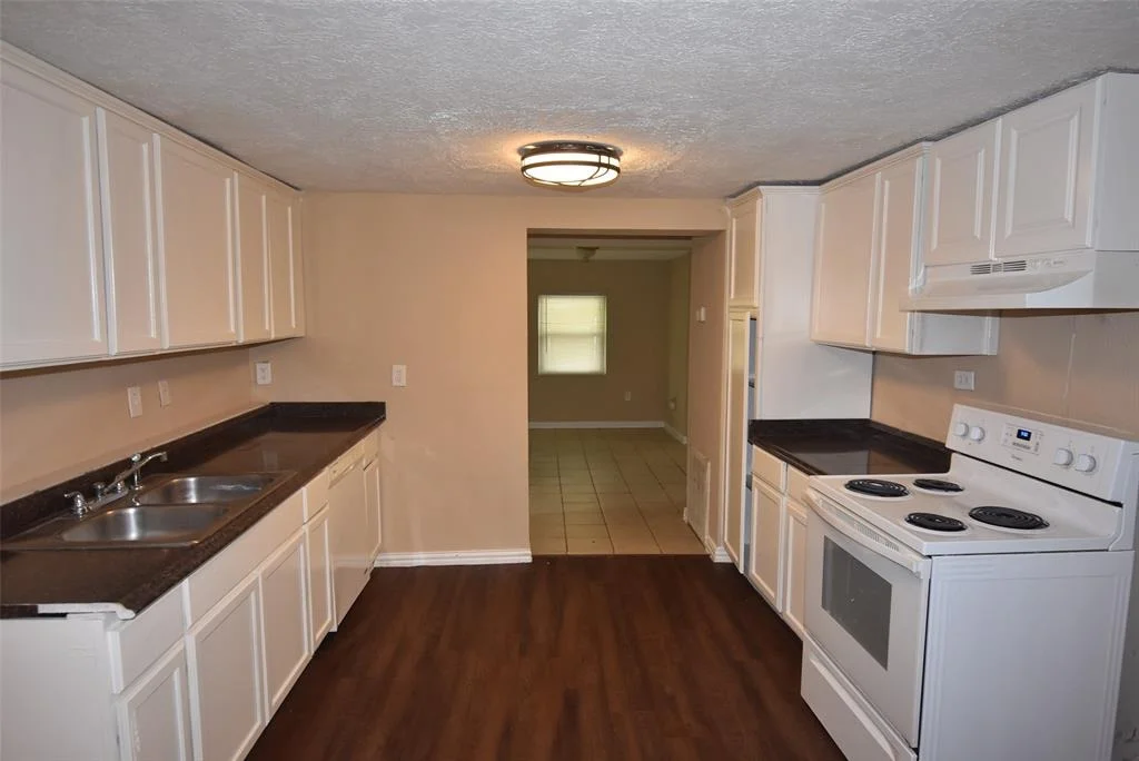 Photo of 600 Bullfrog Lane