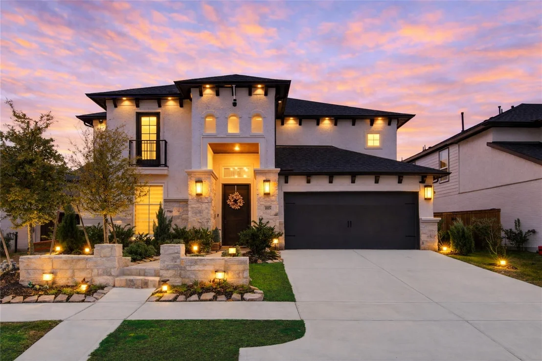 Photo of 1815 Longcroft Lane