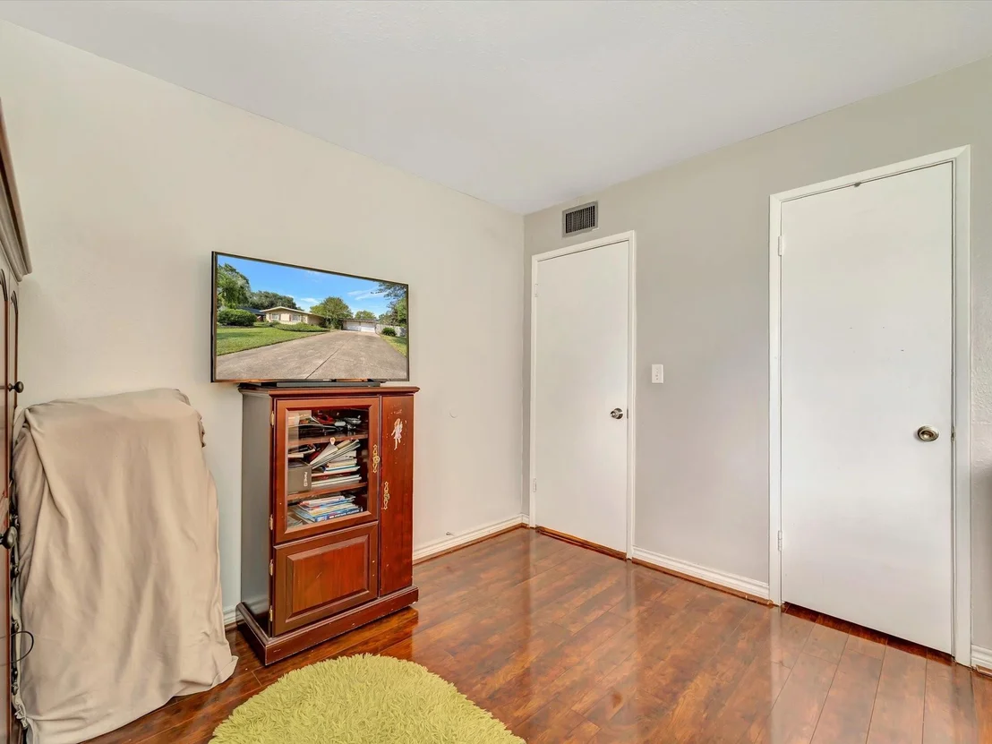 Photo of 1615 Redway Lane