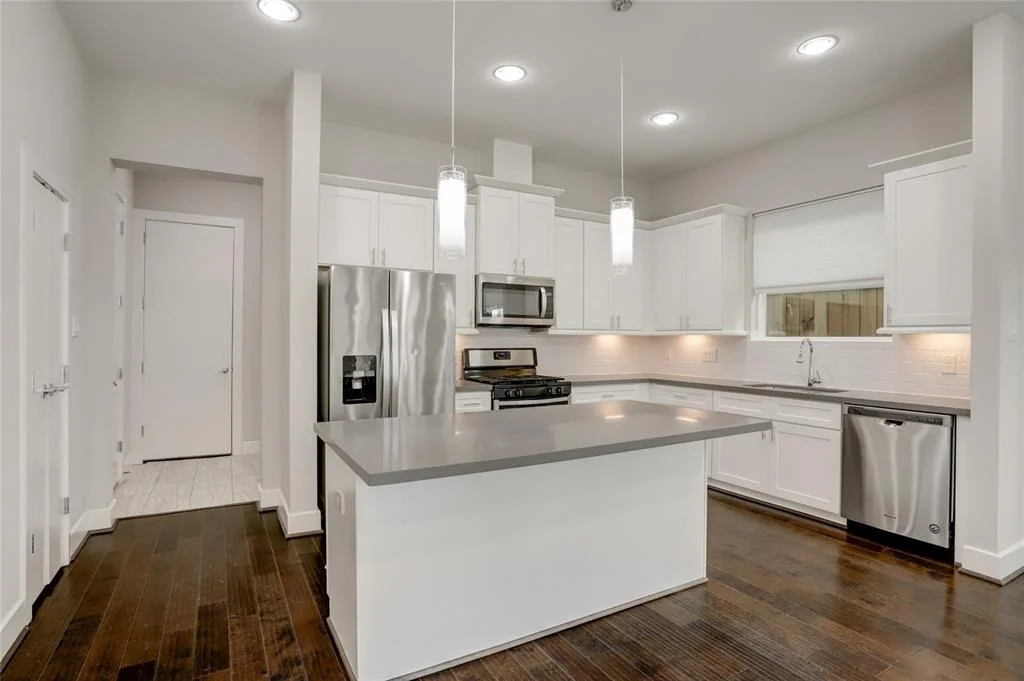 Photo of 2434 Cochran Street
