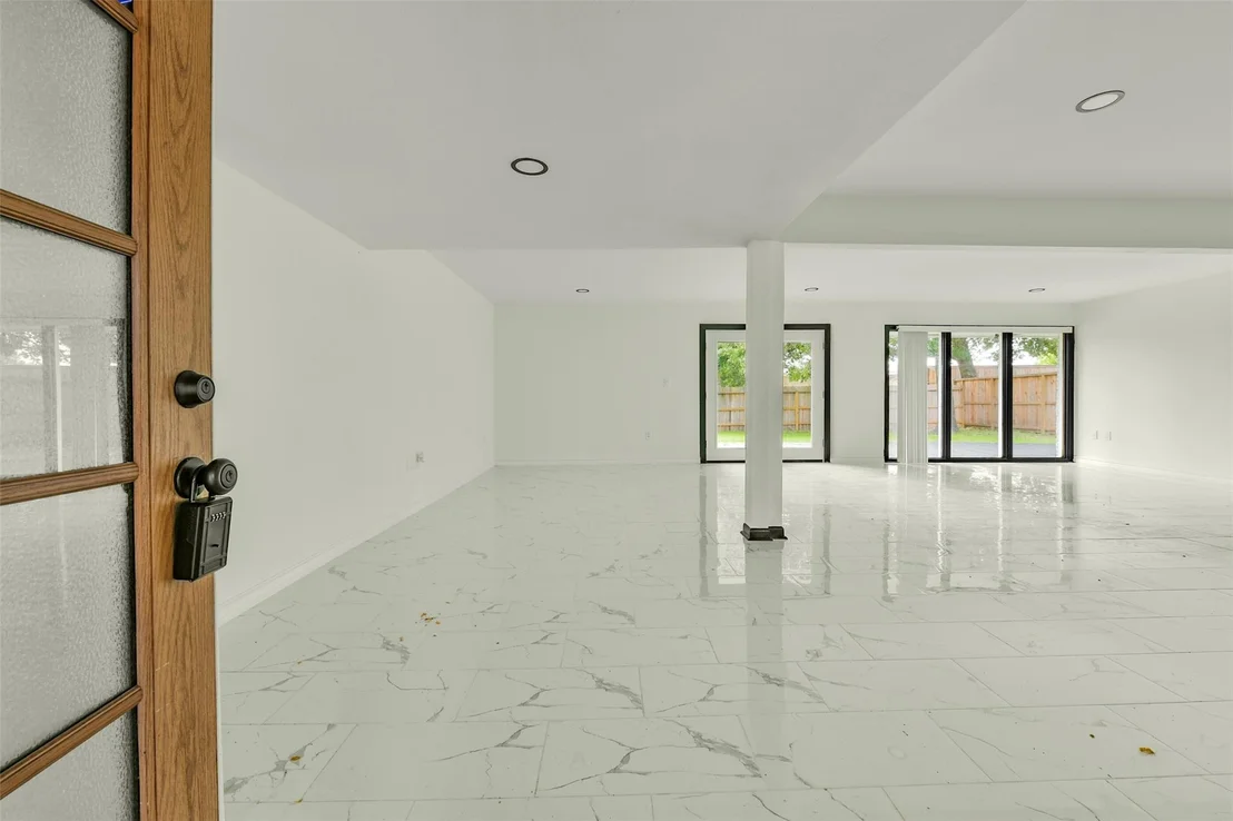 Photo of 1616 Redway Lane