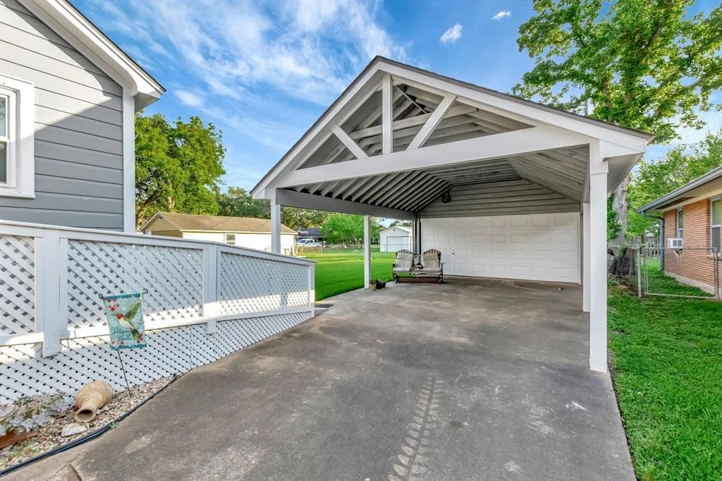 Photo of 820 Meadow Lane