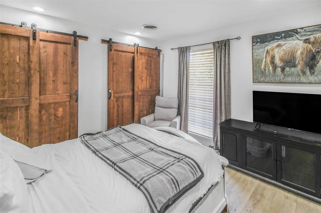 Photo of 536 Oak Drive