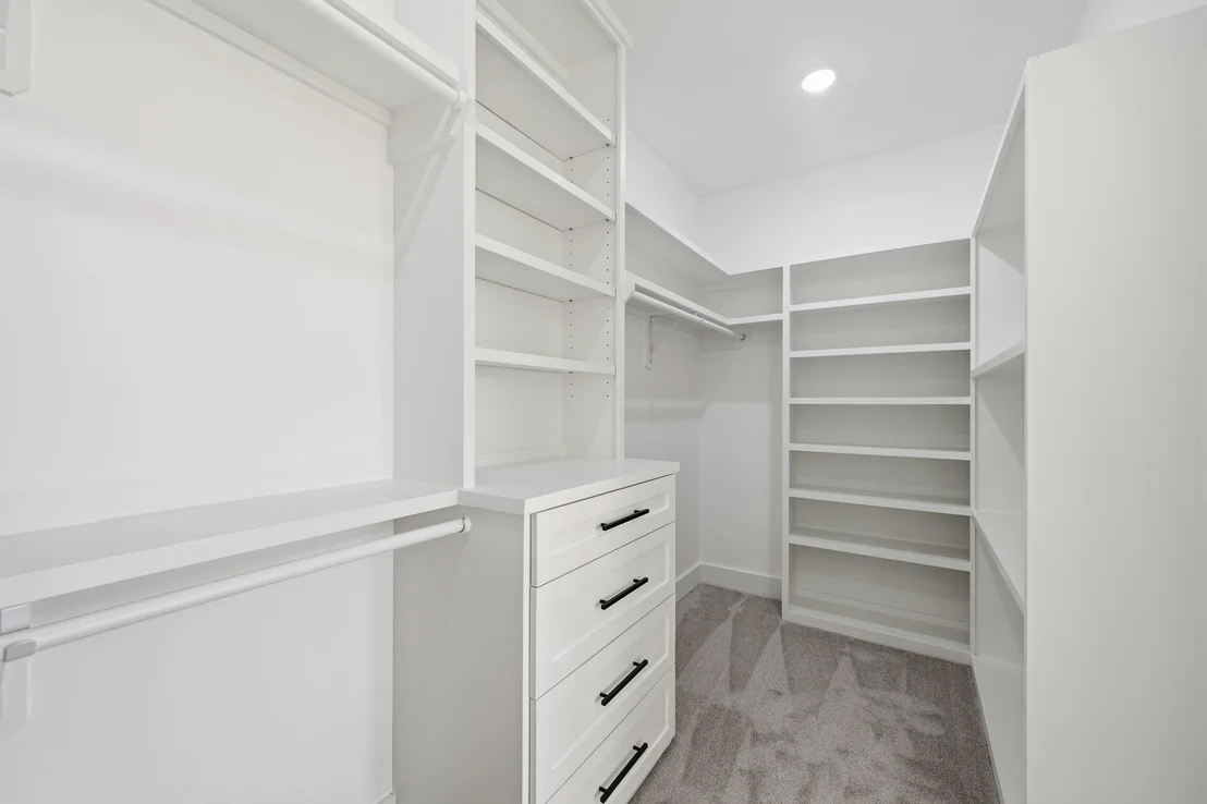 Photo of 11908 Roesler