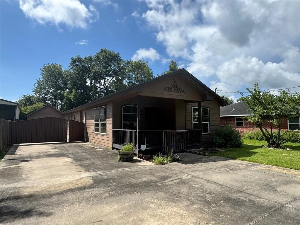 Photo of 6748 Jefferson Boulevard