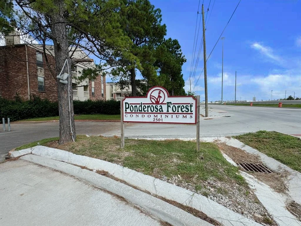 Photo of Unit 12A at 2501 Gulf Freeway