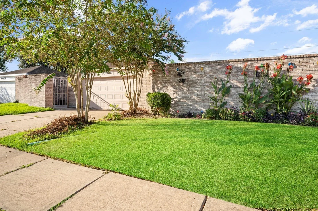 Photo of 16027 Brimfield Drive
