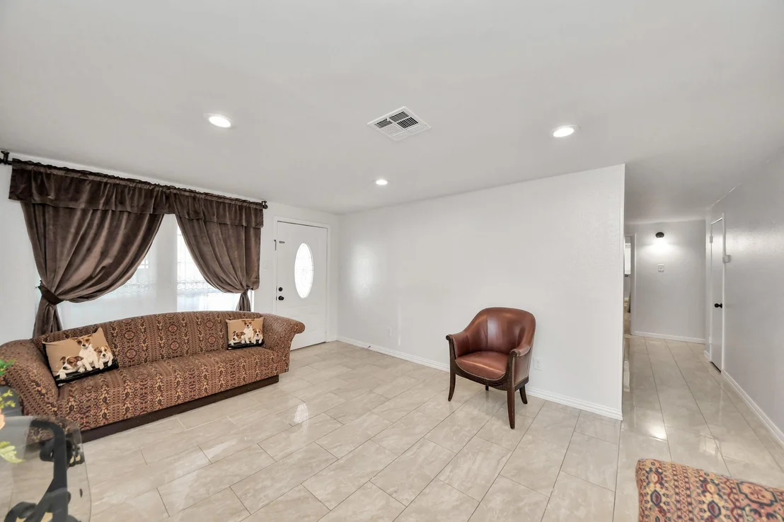 Photo of 9422 Pipestone Street