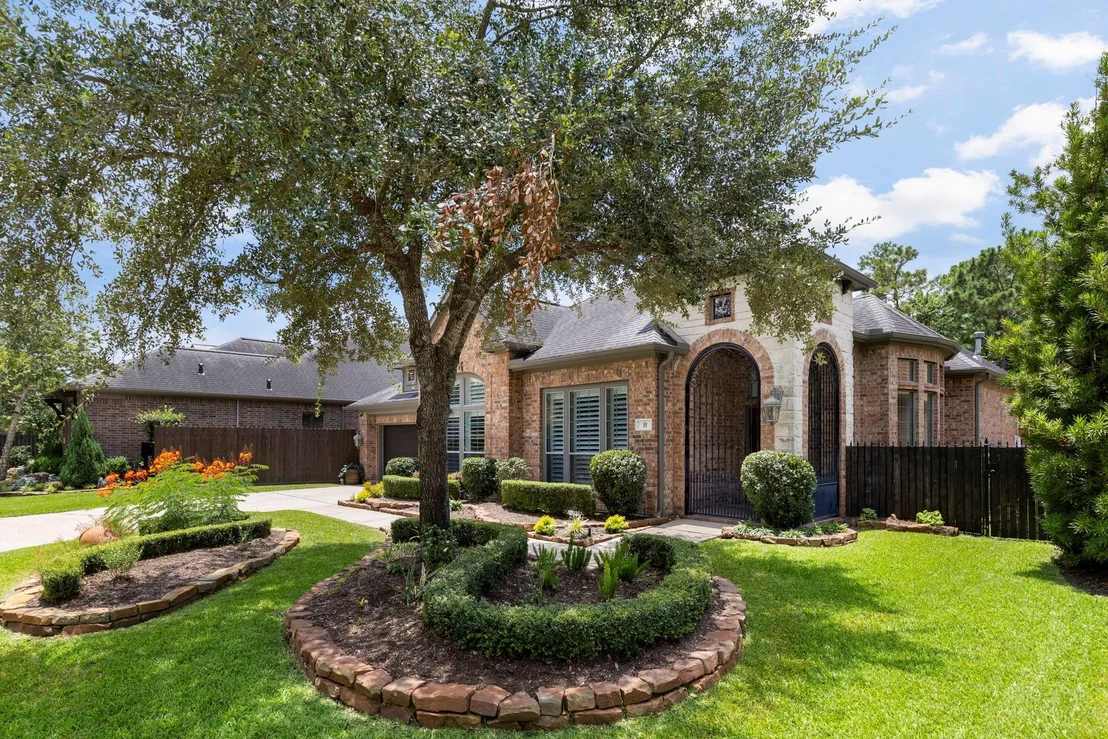Photo of 35 Avalon Oaks Court