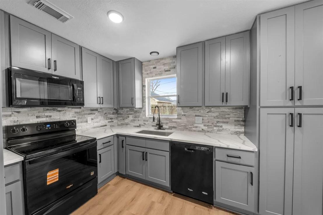Photo of 5734 Farwell Drive