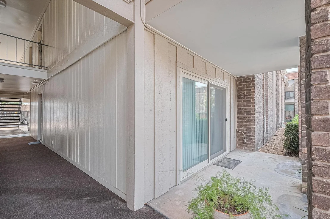 Photo of Unit 33 at 7575 Katy Freeway