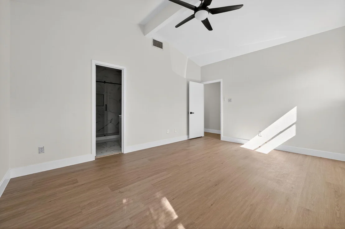 Photo of 300 Fawn Lane