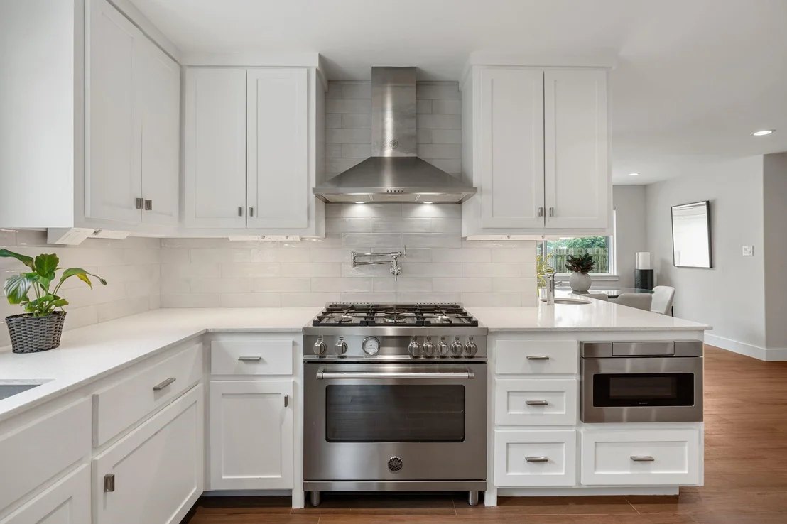 Photo of 842 W Forest Drive