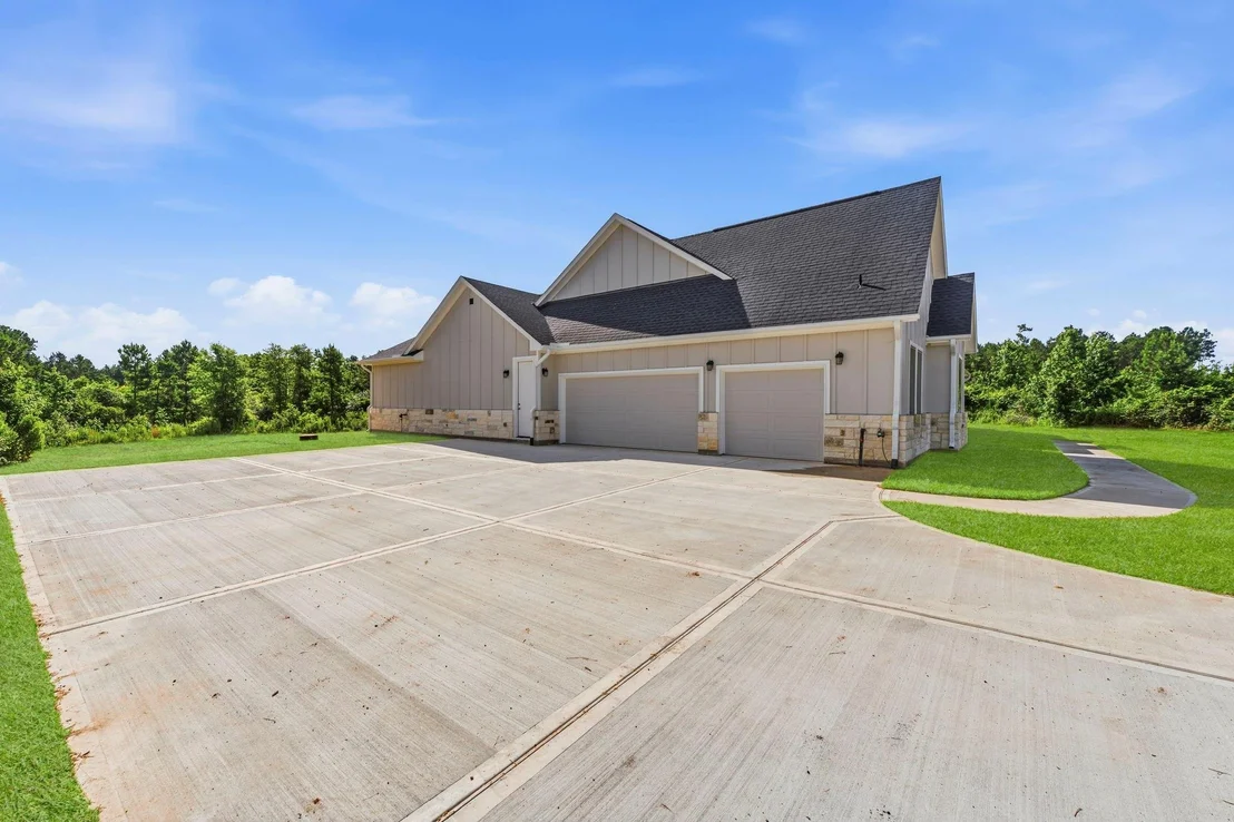 Photo of 16140 Forest Mill Road