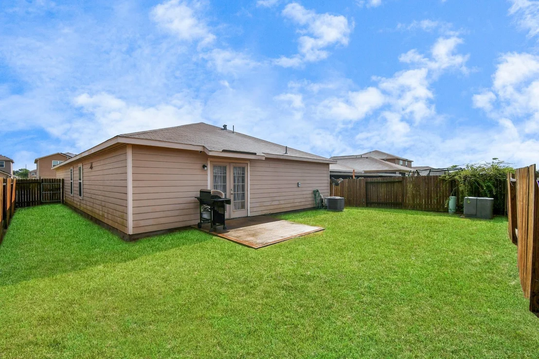 Photo of 985 Lake View Circle W