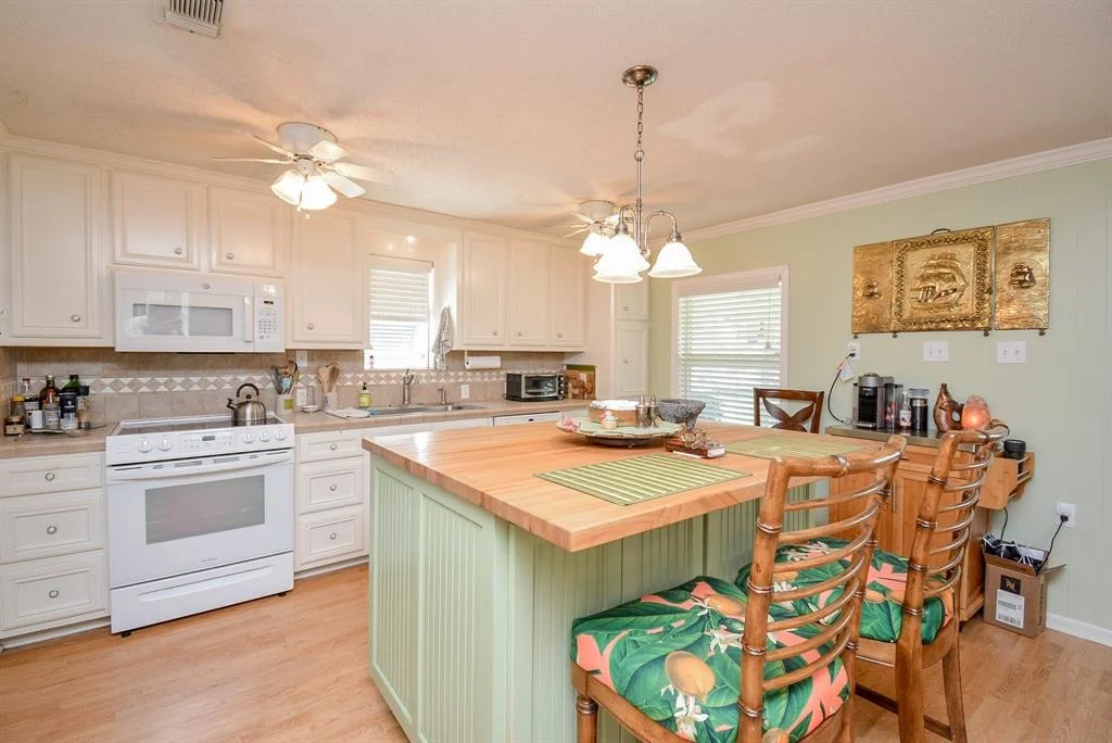 Photo of 2365 W Bayshore Drive