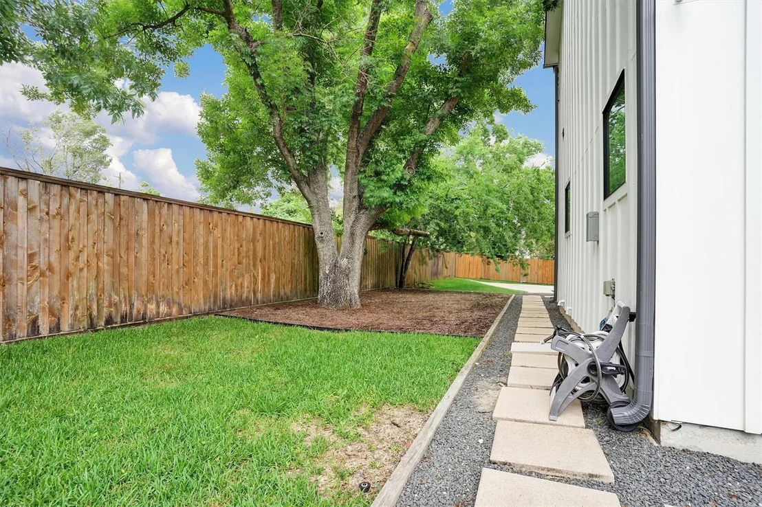 Photo of 9115 Hammerly Boulevard