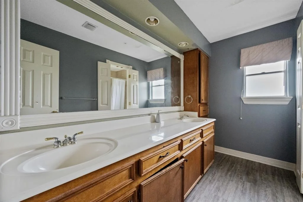 Photo of 300 Shady Glen Lane