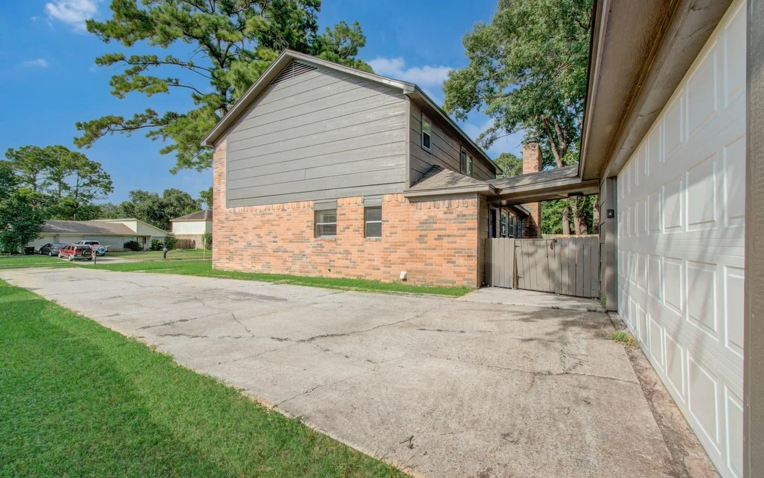 Photo of 6935 Falling Waters Drive