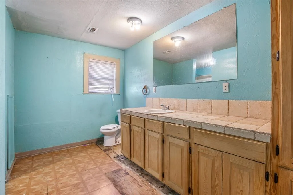Photo of 100 E Austin Street