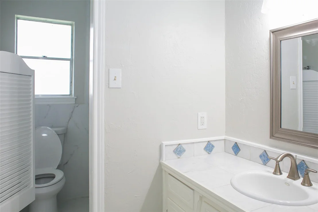 Photo of 912 Robinson Road