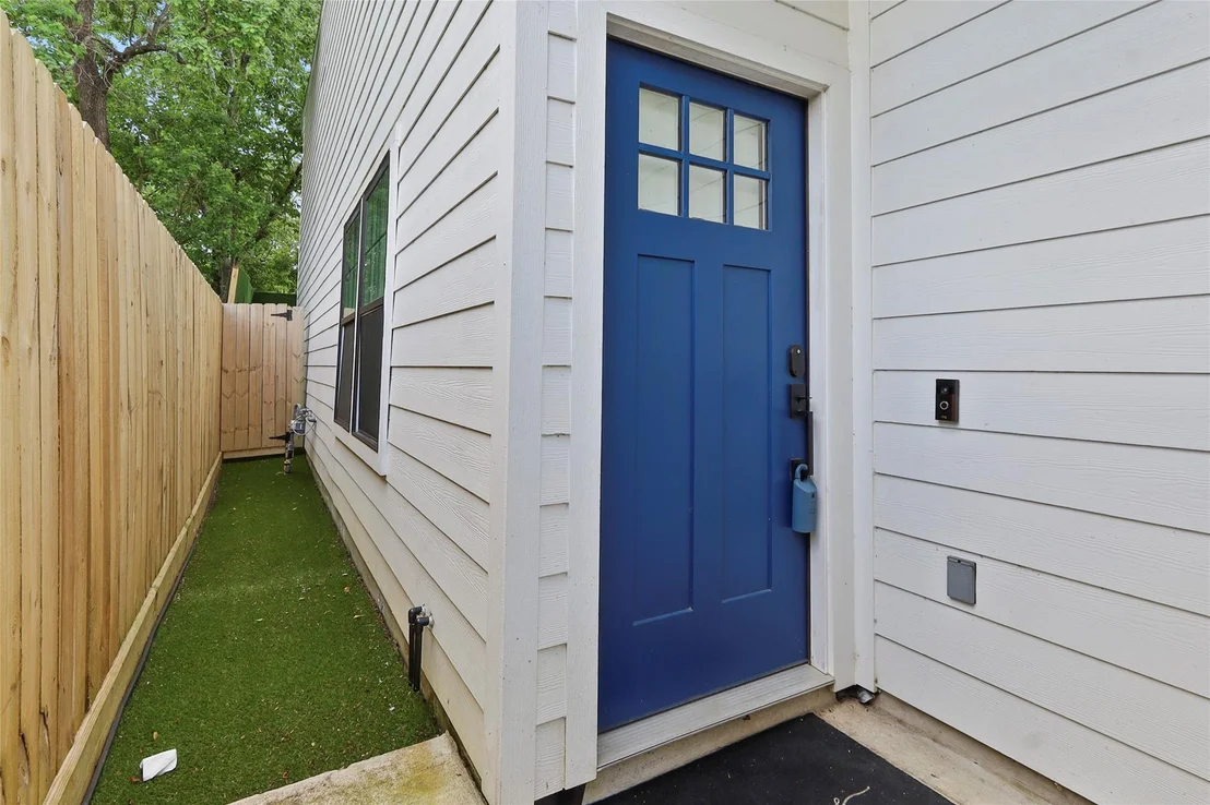 Photo of 6747 Peerless Street