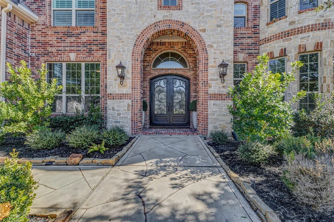 Photo of 2310 Legends Way