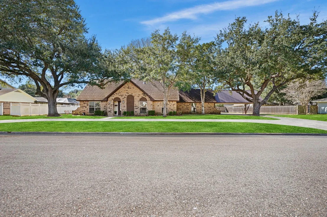 Photo of 1412 Briar Lane