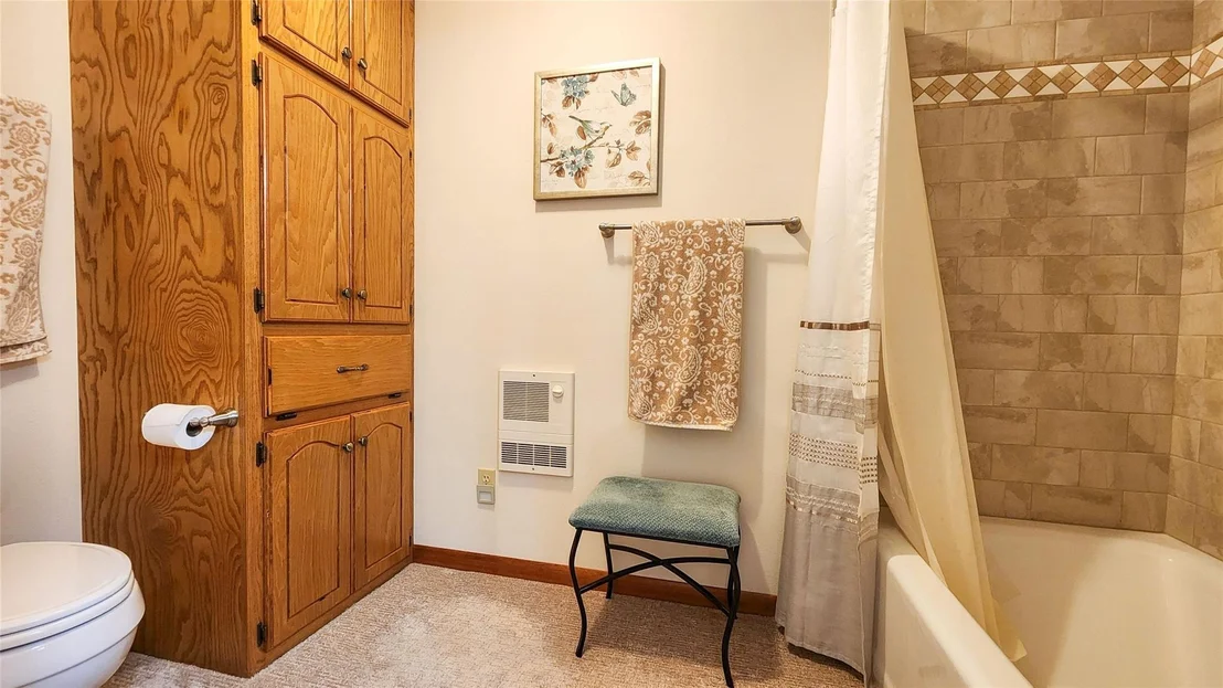 Photo of 847 Oliver Road