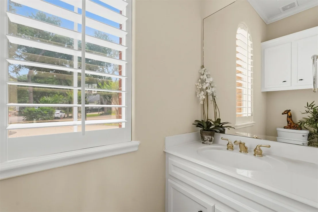 Photo of 5002 Regency Drive