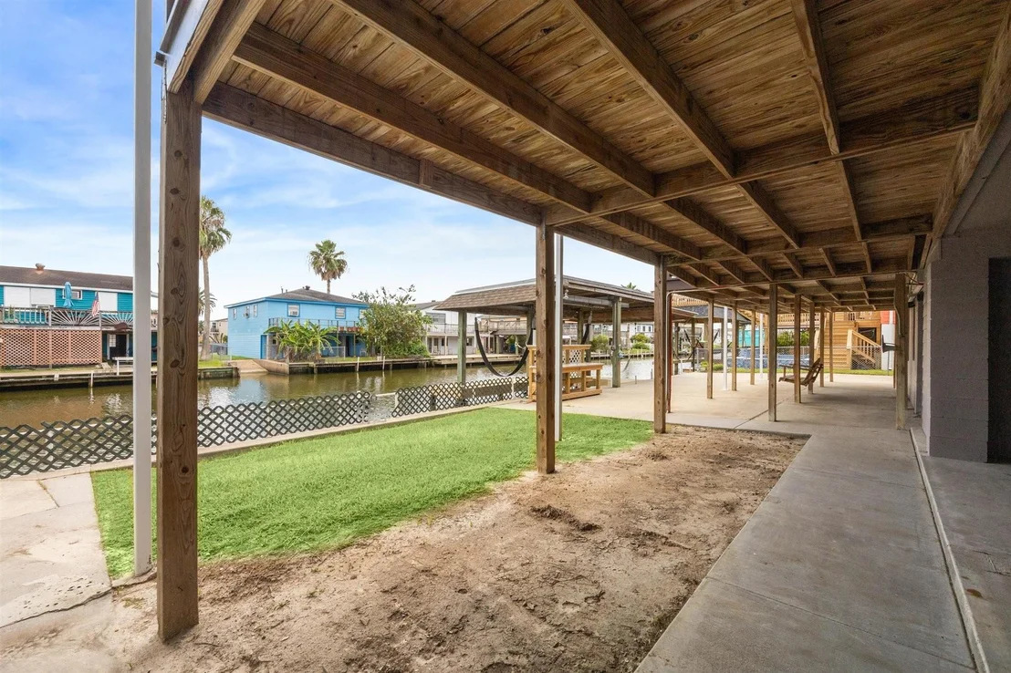 Photo of 33 Lakeside Drive